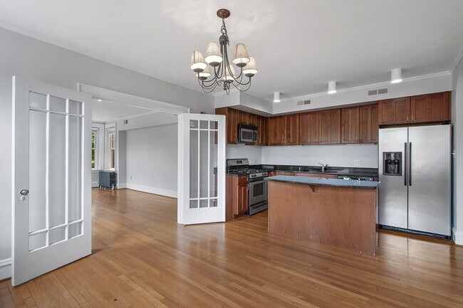 property at 4 N Colonial Ave