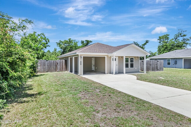 3729 E 9th St in Panama City, FL - Foto de edificio - Building Photo