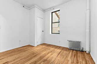 239 W 63rd St in New York, NY - Building Photo - Building Photo