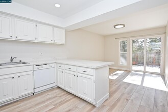 834 Tampico in Walnut Creek, CA - Foto de edificio - Building Photo