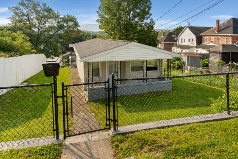 124 10th St in Easton, PA - Building Photo
