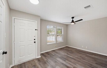 10807 Indigo Creek, Unit 115 in San Antonio, TX - Building Photo - Building Photo