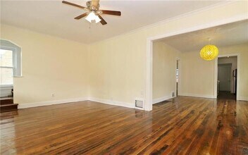 5842 Euclid Ave E in Kansas City, MO - Building Photo - Building Photo