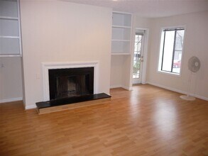 572 Emory Oaks Way in Decatur, GA - Building Photo - Building Photo