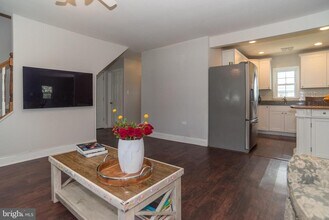 70 Huckleberry Ln in Levittown, PA - Building Photo - Building Photo