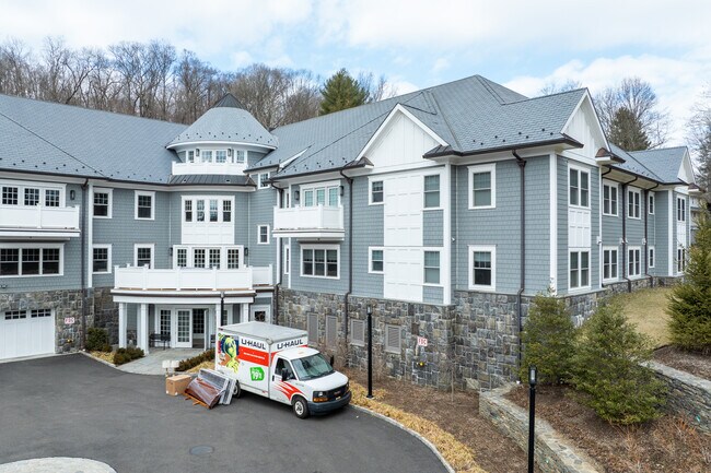 The Byram-Armonk Condominiums in Armonk, NY - Foto de edificio - Building Photo