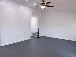 21107 Highland Lake Dr in Lago Vista, TX - Building Photo - Building Photo