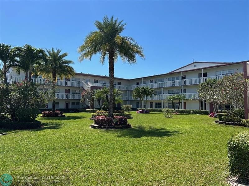 538 Fanshaw M in Boca Raton, FL - Foto de edificio