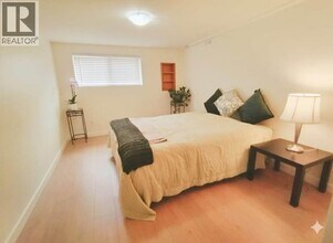 737 Robinson St in Coquitlam, BC - Building Photo - Building Photo