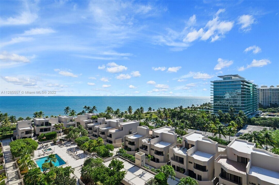201 Crandon Blvd, Unit 927 in Miami, FL - Building Photo