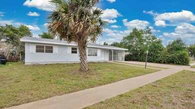 2459 Hope Ave in Deltona, FL - Building Photo - Building Photo