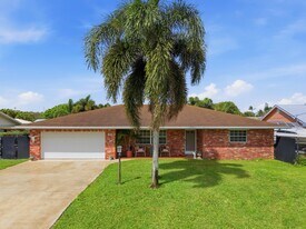 6611 Venetian Dr in Atlantis, FL - Building Photo