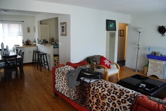 2011 Rockefeller Ln, Unit C in Redondo Beach, CA - Foto de edificio - Building Photo