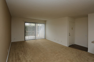 Windsor Court Apartments in Buena Park, CA - Building Photo - Interior Photo