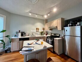 24 Pond St, Unit 1 in Boston, MA - Building Photo