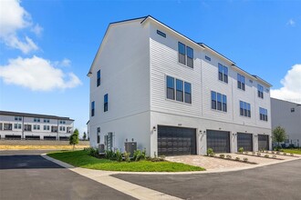 15178 Groveside Rd in Winter Garden, FL - Building Photo - Building Photo
