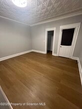 527 E Drinker St in Dunmore, PA - Building Photo - Building Photo