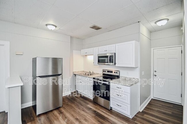 111 Lincoln Way W in Massillon, OH - Foto de edificio - Building Photo