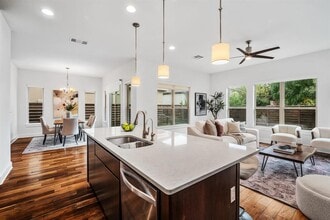 10909 Twisted Elm Dr in Austin, TX - Building Photo - Building Photo