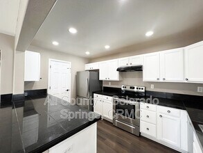 14345 Woodrock Path in Colorado Springs, CO - Foto de edificio - Building Photo