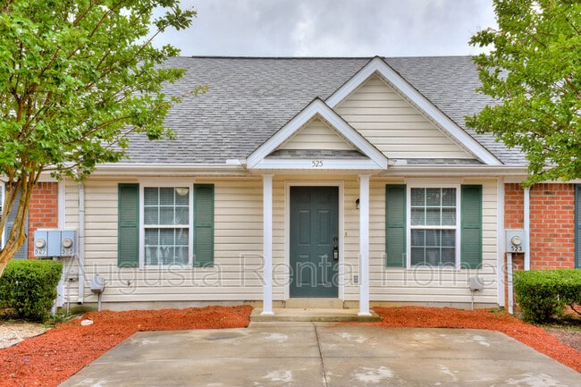 property at 525 Edgecliff Ln