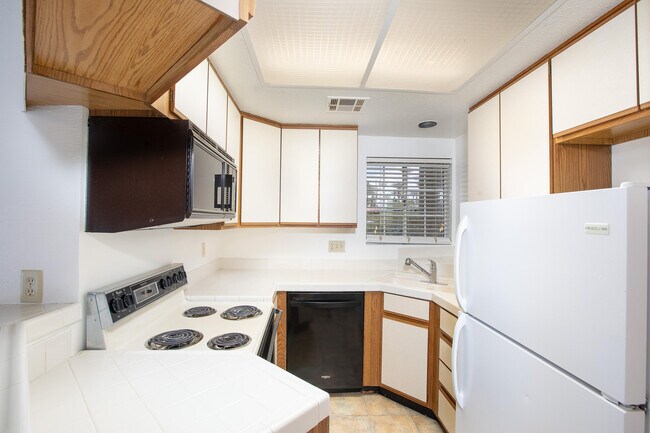 2700 Lawrence Crossley Rd in Palm Springs, CA - Building Photo - Building Photo