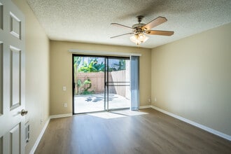 Bay Breeze in Costa Mesa, CA - Building Photo - Interior Photo