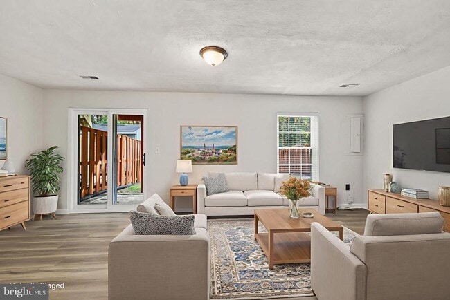 property at 306 Kings Crest Dr