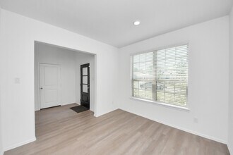 24063 Hawthorn Lks Dr in Roman Forest, TX - Building Photo - Building Photo