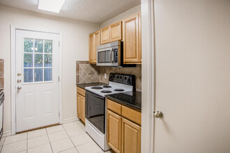 813 Ranch Rd 12 in San Marcos, TX - Building Photo - Building Photo