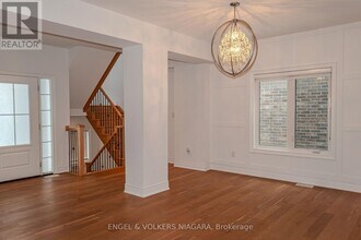 7171 Lionshead Ave in Niagara Falls, ON - Building Photo - Building Photo