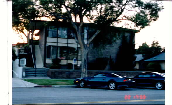 137 S Broadway in Redondo Beach, CA - Foto de edificio