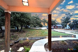 1171 Rhinestone in Canyon Lake, TX - Foto de edificio - Building Photo