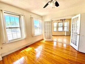 374 Chestnut Hill Ave, Unit 4 in Boston, MA - Foto de edificio - Building Photo