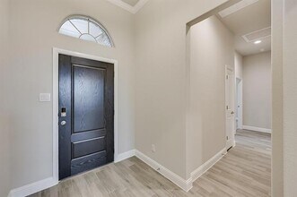 1105 Hikey Ln in Mansfield, TX - Foto de edificio - Building Photo