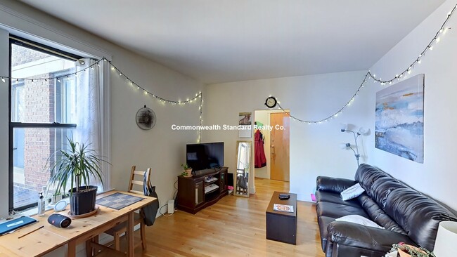 1340A Commonwealth Ave, Unit 21 in Boston, MA - Building Photo - Building Photo