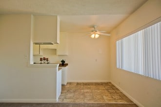 16405 Cornuta Apartments in Bellflower, CA - Foto de edificio - Interior Photo