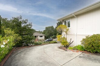 2726 El Prado Rd in Burlingame, CA - Building Photo - Building Photo