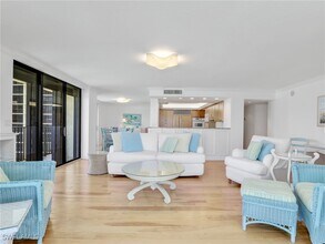 10851 Gulf Shore Dr in Naples, FL - Building Photo - Building Photo