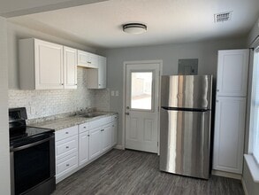 1909 N Hancock Ave in Odessa, TX - Foto de edificio - Building Photo