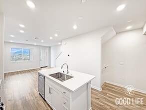 9513 Hannah Wy in Riverside, CA - Foto de edificio - Building Photo