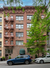 240-242 E 90th St in New York, NY - Building Photo - Building Photo