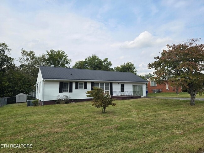 415 Highland Dr, Unit 2 in Clinton, TN - Building Photo - Building Photo