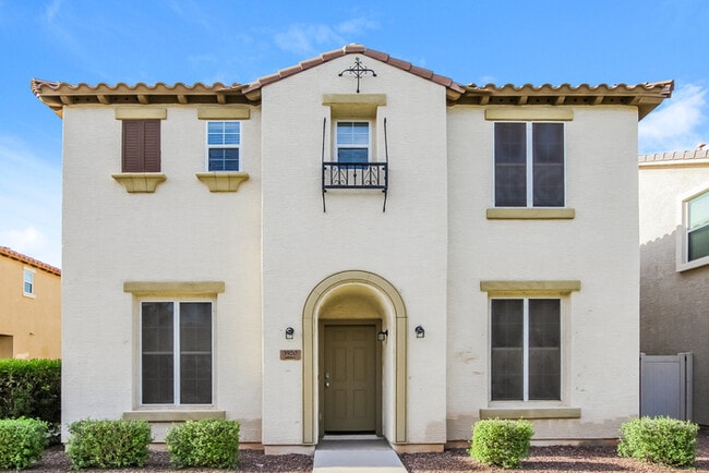 property at 3920 E Leslie Dr