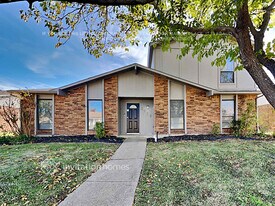 8718 Linda Vista Dr in Rowlett, TX - Building Photo