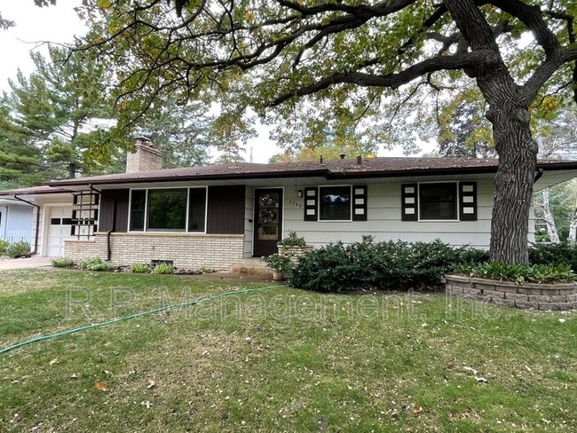 property at 6240 Jupiter Rd NE