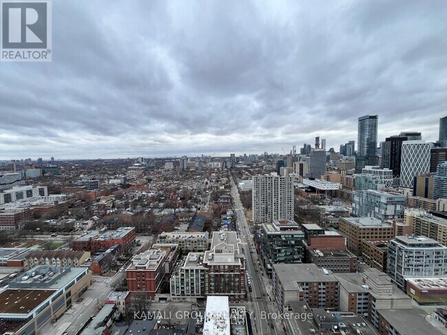 318-3318 Richmond St W