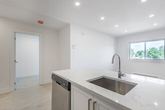 6661 Cartier in Montréal, QC - Building Photo - Building Photo