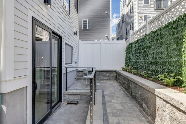 566 E 3rd St, Unit 1