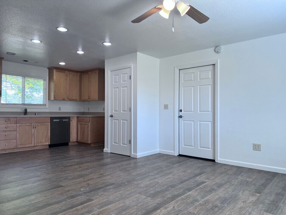 6730 Wells Ave in Loomis, CA - Building Photo